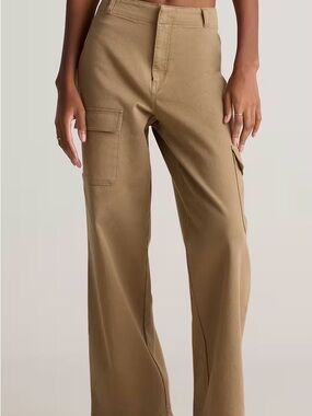 Quince Cargo Pants

Low stock on Quince. NWT